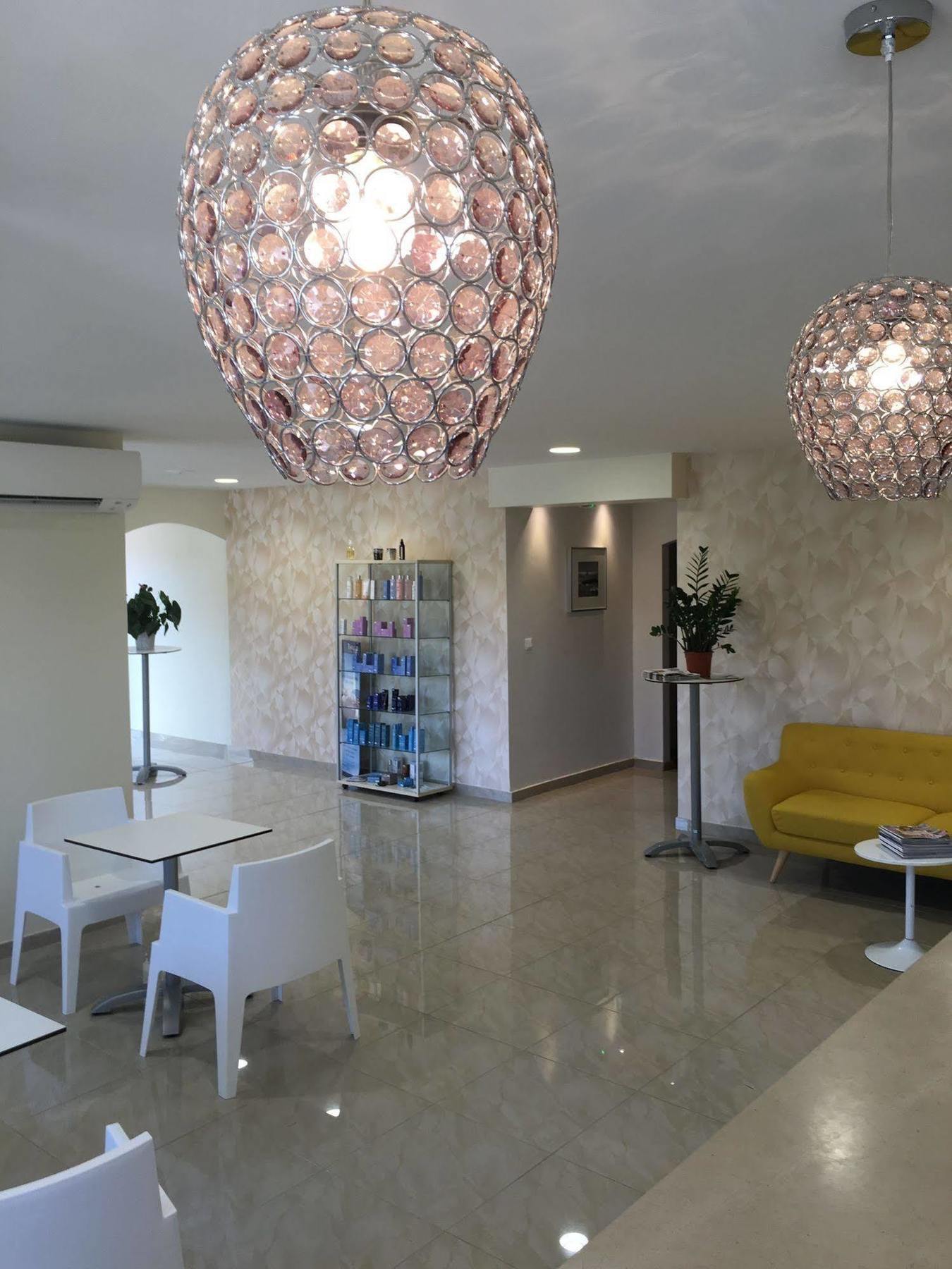 Appart'Hotel Et Chambres Essentiel Spa Arles Eksteriør billede